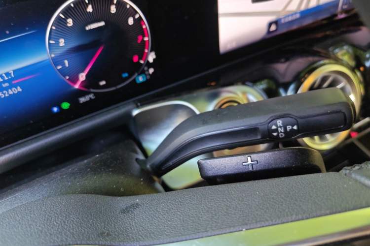 Used Mercedes-Benz GLB 2024 Refresh GLB 220 Fashion Edition Gear Lever