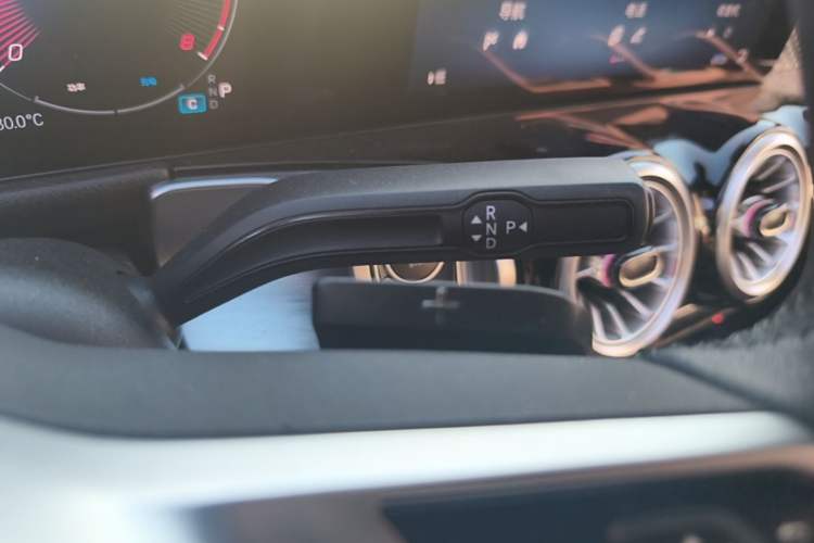 Used Mercedes-Benz GLB 2024 Refresh GLB 220 Dynamic Edition Gear Lever