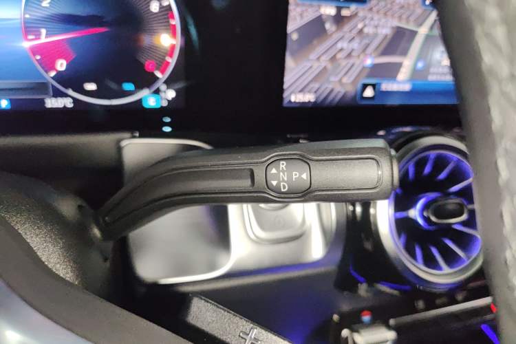 Used Mercedes-Benz GLB 2024 Refresh GLB 220 Dynamic Edition Gear Lever