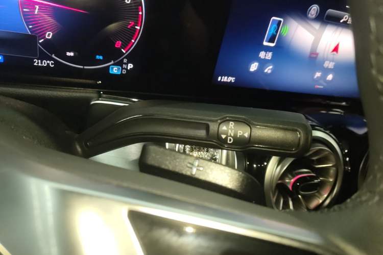 Used Mercedes-Benz GLB 2024-Year Restyled GLB 220 4MATIC Gear Lever