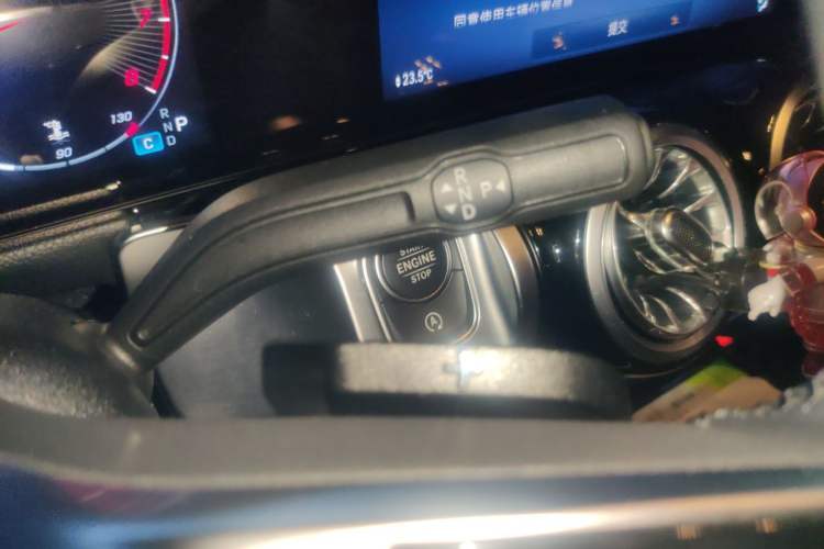 Used Mercedes-Benz GLB 2024-Year Restyled GLB 200 Dynamic Edition Gear Lever