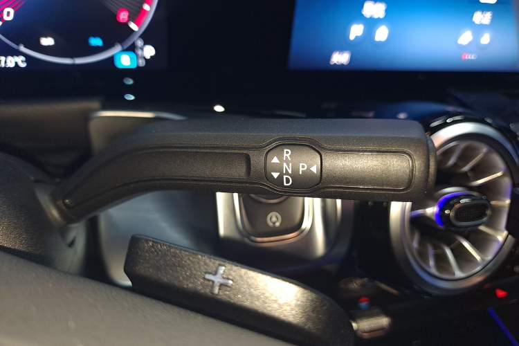 Used Mercedes-Benz GLB 2024 Refresh GLB 220 Fashion Edition Gear Lever