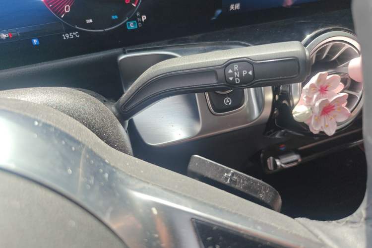 Used Mercedes-Benz GLB 2024 Refresh GLB 220 Dynamic Edition Gear Lever