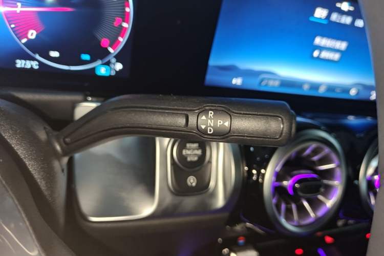 Used Mercedes-Benz GLB 2024 Refresh GLB 220 Dynamic Edition Gear Lever