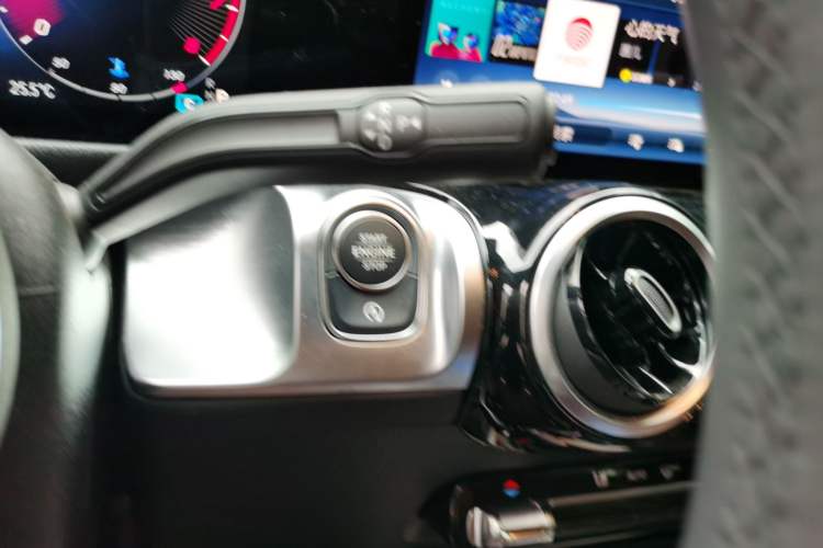 Used Mercedes-Benz GLB 2024-Year Restyled GLB 200 Dynamic Edition Gear Lever