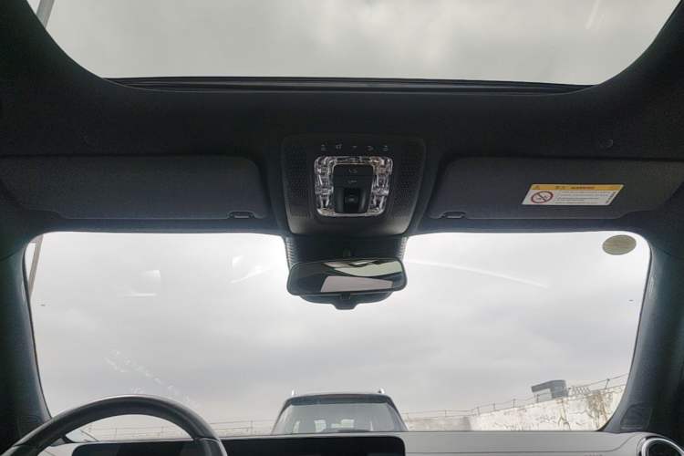 Used Mercedes-Benz GLB 2024-Year Restyled GLB 200 Dynamic Edition Headliner