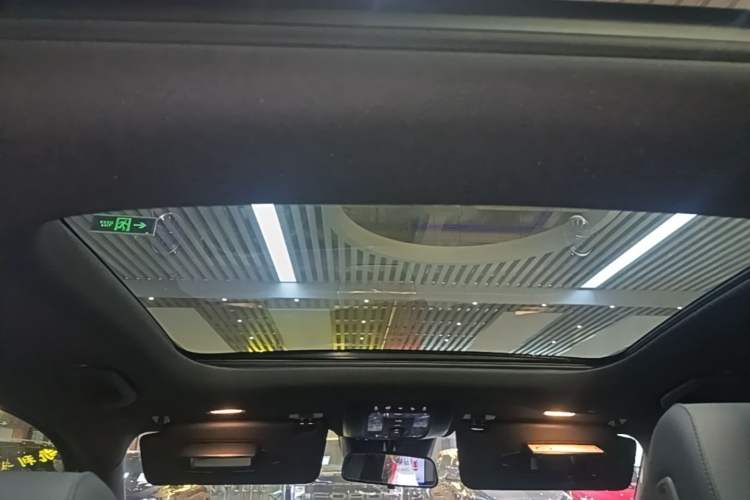 Used Mercedes-Benz GLB 2024-Year Restyled GLB 200 Dynamic Edition Headliner