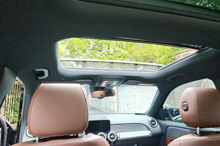Used Mercedes-Benz GLB 2024-Year Restyled GLB 200 Dynamic Edition Headliner