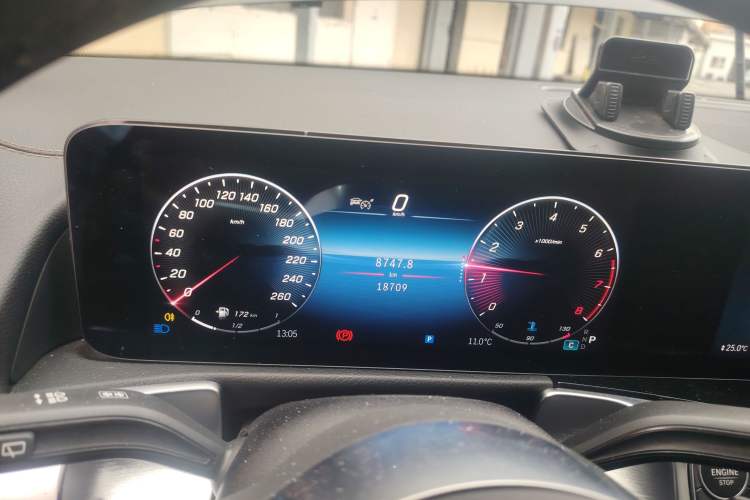 Used Mercedes-Benz GLB 2024-Year Restyled GLB 200 Dynamic Edition Instrument Cluster