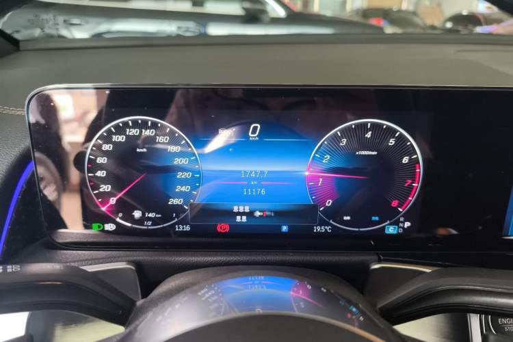Used Mercedes-Benz GLB 2024 Refresh GLB 220 Fashion Edition Instrument Cluster