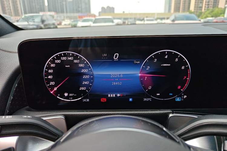 Used Mercedes-Benz GLB 2024 Refresh GLB 220 Dynamic Edition Instrument Cluster