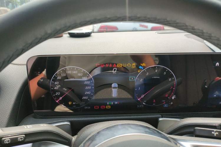 Used Mercedes-Benz GLB 2024-Year Restyled GLB 200 Dynamic Edition Instrument Cluster