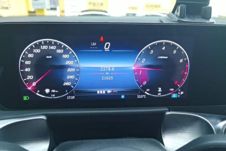 Used Mercedes-Benz GLB 2024-Year Restyled GLB 200 Dynamic Edition Instrument Cluster