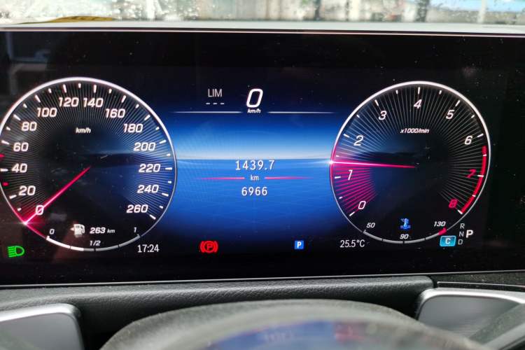 Used Mercedes-Benz GLB 2024-Year Restyled GLB 200 Dynamic Edition Instrument Cluster