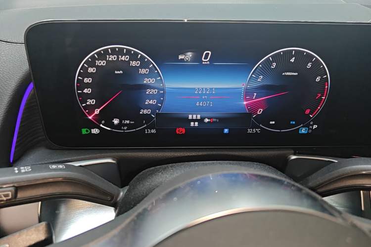 Used Mercedes-Benz GLB 2024 GLB 220 4MATIC Instrument Cluster