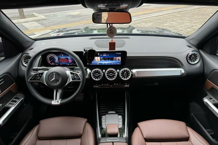 Used Mercedes-Benz GLB 2024 GLB 220 Fashion Model Interior 1