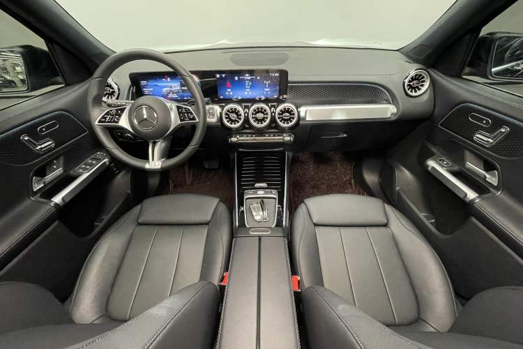 Used Mercedes-Benz GLB 2024 Refresh GLB 220 Fashion Edition Interior 1