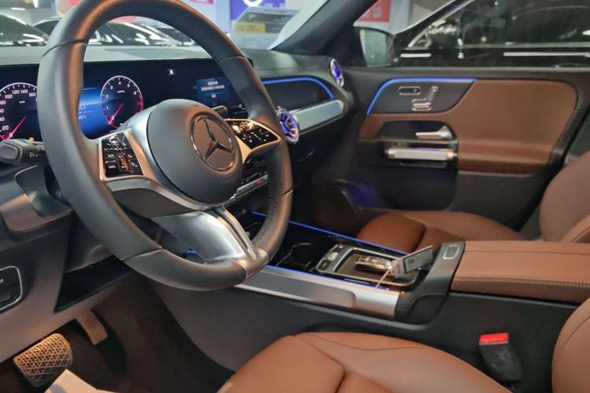 Used Mercedes-Benz GLB 2024 GLB 220 Fashion Model Interior 1