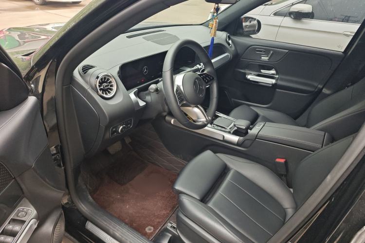 Used Mercedes-Benz GLB 2024 GLB 220 Fashion Model Interior 1