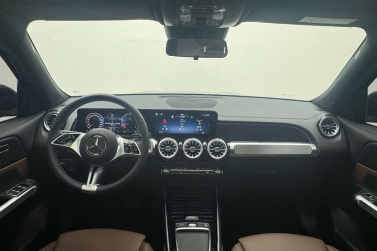 Used Mercedes-Benz GLB 2024 Refresh GLB 220 Dynamic Edition Interior 1