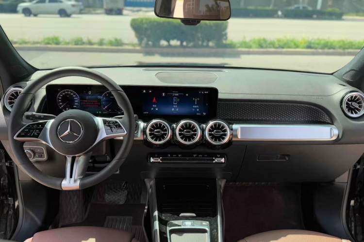 Used Mercedes-Benz GLB 2024 Refresh GLB 220 Dynamic Edition Interior 1