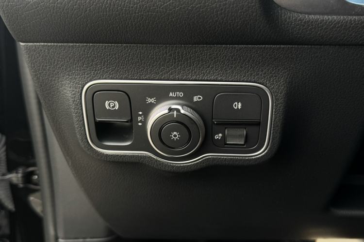 Used Mercedes-Benz GLB 2024 GLB 220 Dynamic Edition Interior 13