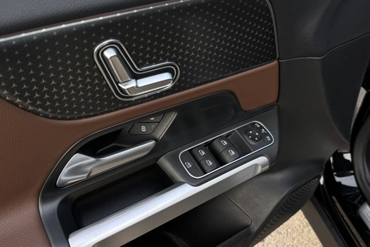 Used Mercedes-Benz GLB 2024 GLB 220 Dynamic Edition Interior 14