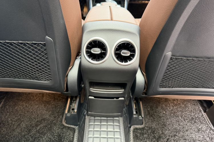 Used Mercedes-Benz GLB 2024 GLB 220 Dynamic Edition Interior 2