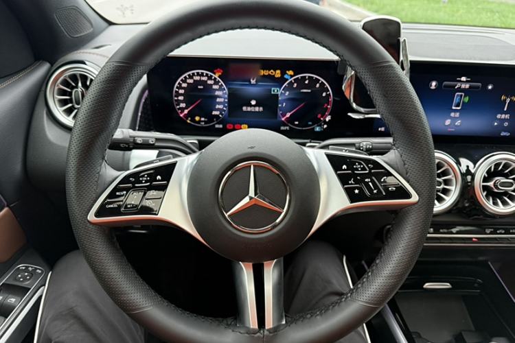 Used Mercedes-Benz GLB 2024 Refresh GLB 220 Dynamic Edition Interior 2