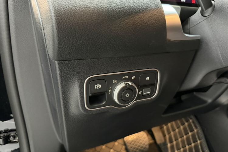 Used Mercedes-Benz GLB 2024 GLB 220 Dynamic Edition Interior 2