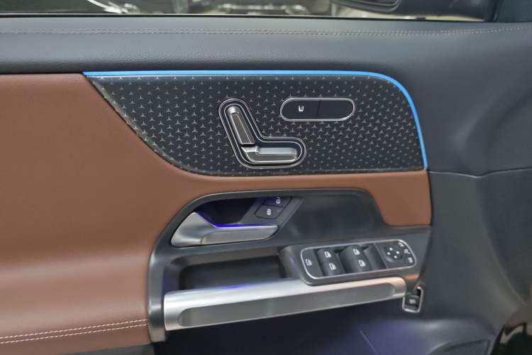 Used Mercedes-Benz GLB 2024 GLB 220 Fashion Model Interior 2