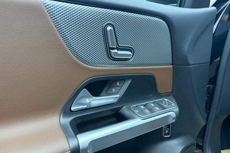 Used Mercedes-Benz GLB 2024 GLB 200 Dynamic Edition Interior 2