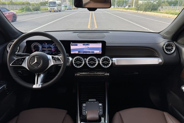 Used Mercedes-Benz GLB 2024 GLB 220 Dynamic Edition Interior 2