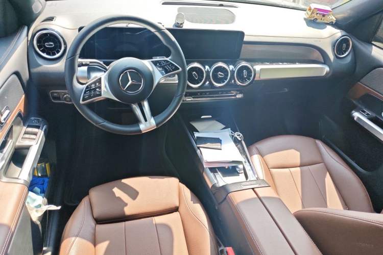 Used Mercedes-Benz GLB 2024 GLB 200 Dynamic Edition Interior 2