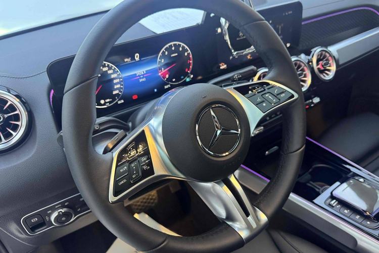 Used Mercedes-Benz GLB 2024 GLB 220 Fashion Model Interior 3