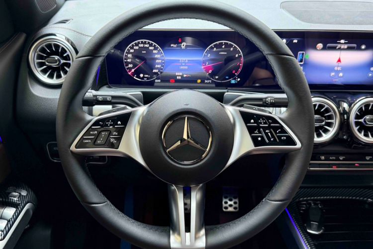 Used Mercedes-Benz GLB 2024-Year Restyled GLB 220 4MATIC Interior 3