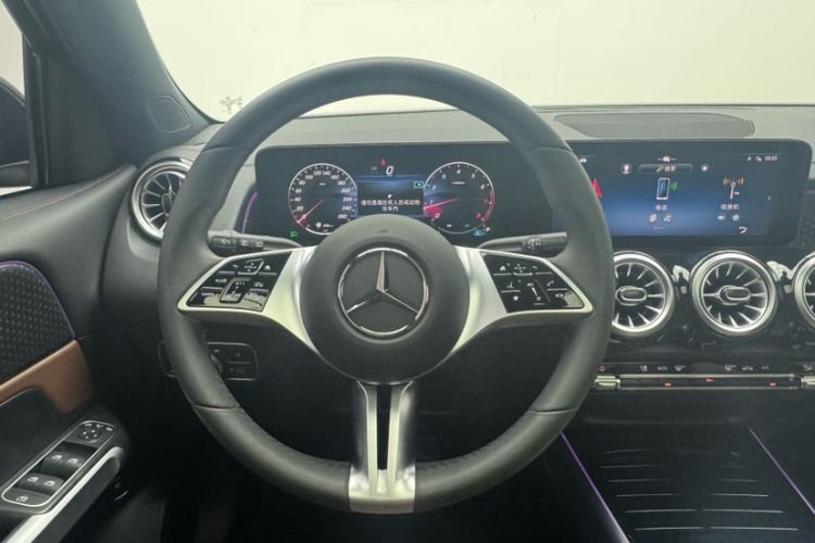 Used Mercedes-Benz GLB 2024 Refresh GLB 220 Dynamic Edition Interior 3