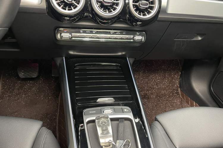 Used Mercedes-Benz GLB 2024 Refresh GLB 220 Fashion Edition Interior 4