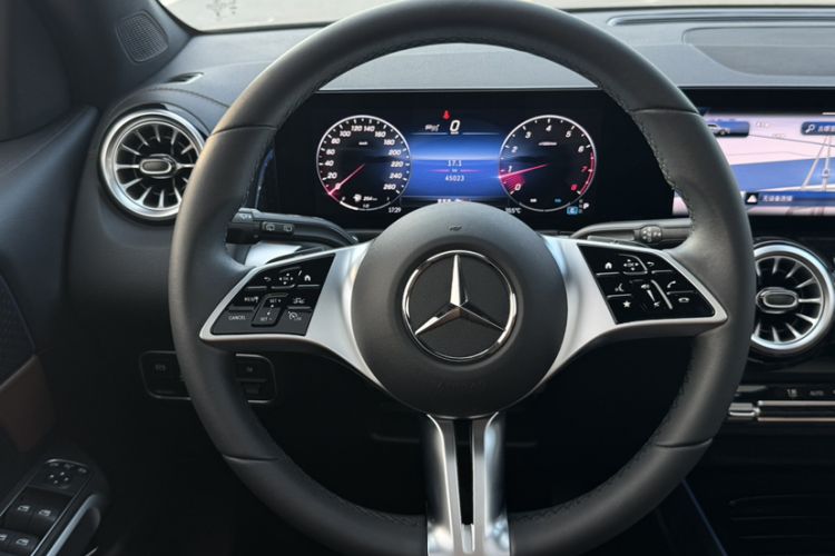 Used Mercedes-Benz GLB 2024 GLB 220 Dynamic Edition Interior 4