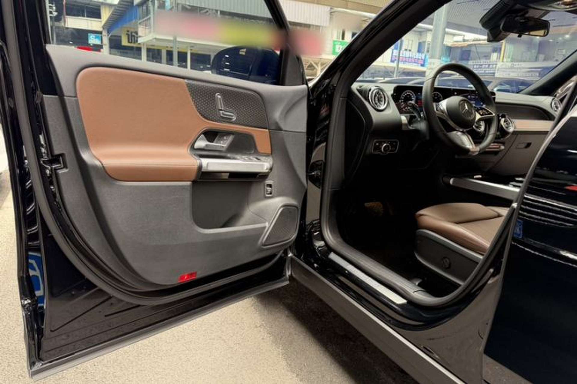 Used Mercedes-Benz GLB 2024 GLB 220 Dynamic Edition Interior 5