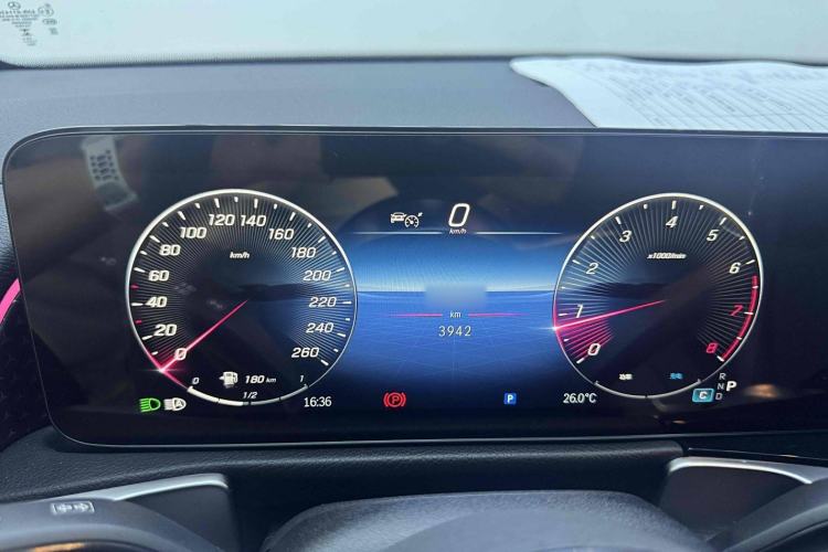 Used Mercedes-Benz GLB 2024 GLB 220 Fashion Model Interior 5