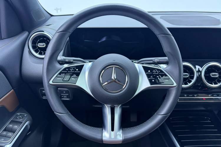 Used Mercedes-Benz GLB 2024 GLB 200 Dynamic Edition Interior 6