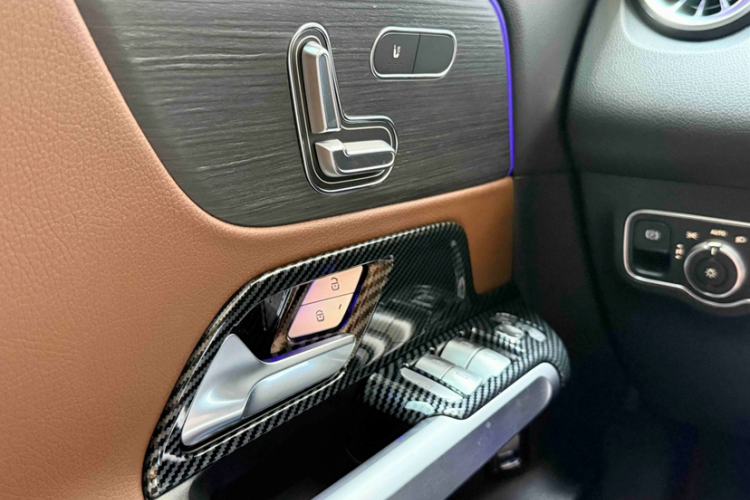 Used Mercedes-Benz GLB 2024-Year Restyled GLB 220 4MATIC Interior 6