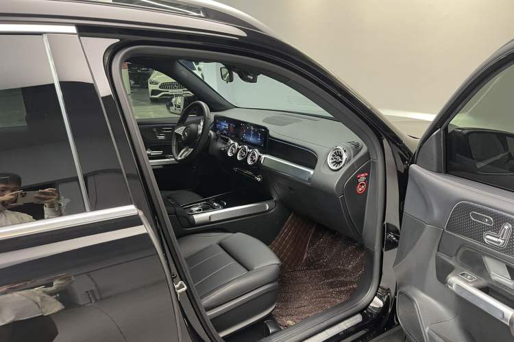 Used Mercedes-Benz GLB 2024 Refresh GLB 220 Fashion Edition Interior 7