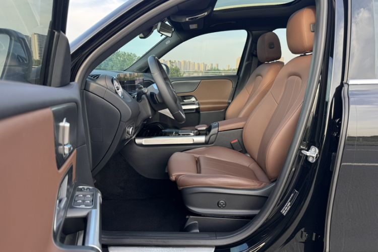 Used Mercedes-Benz GLB 2024 GLB 220 Dynamic Edition Interior 8