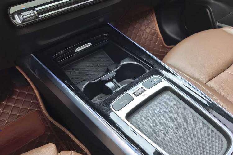 Used Mercedes-Benz GLB 2024 Refresh GLB 220 Dynamic Edition Interior 8