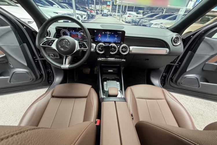Used Mercedes-Benz GLB 2024 GLB 220 Dynamic Edition Interior 9