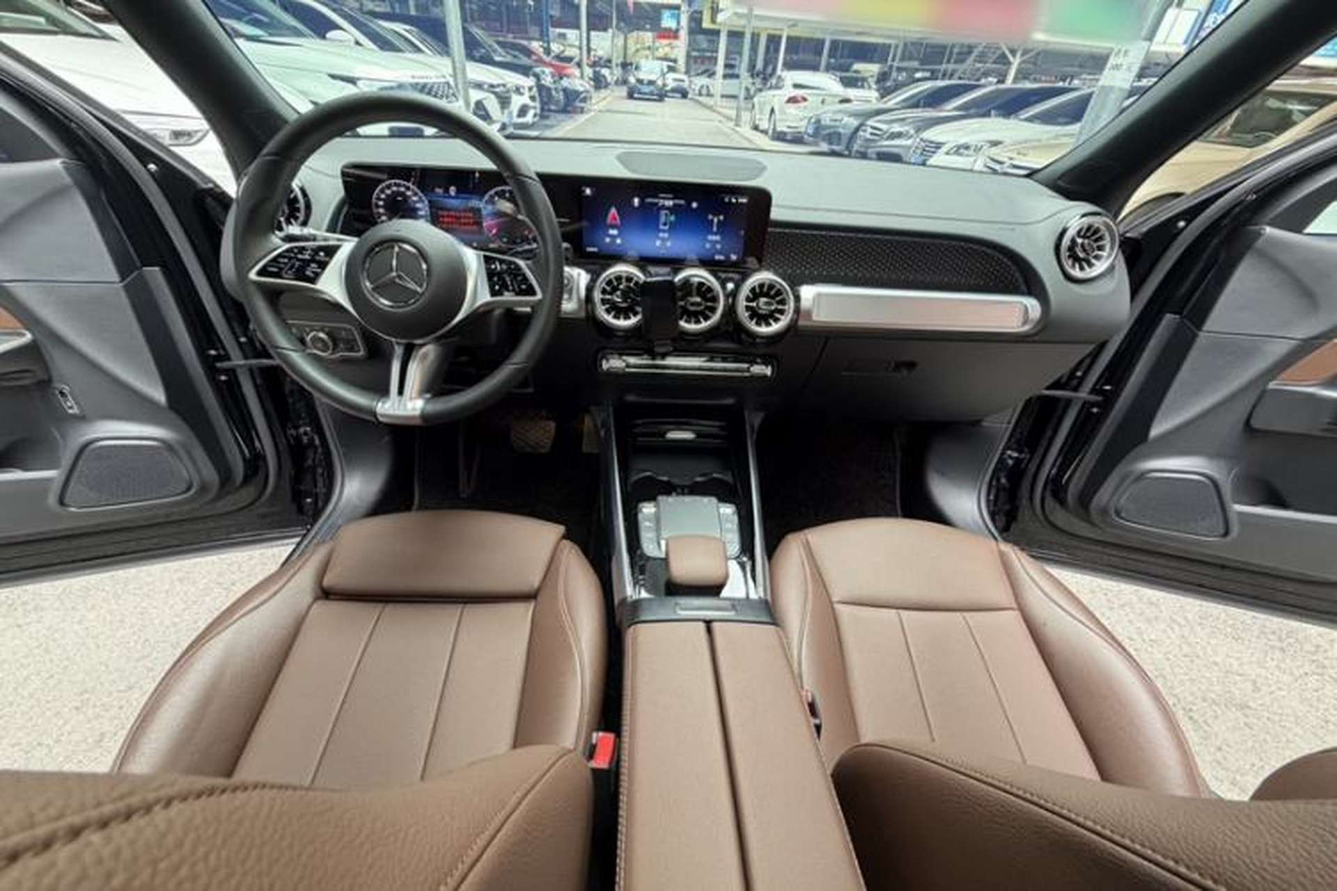 Used Mercedes-Benz GLB 2024 GLB 220 Dynamic Edition Interior 9