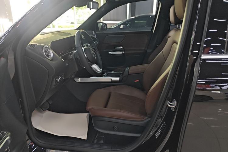 Used Mercedes-Benz GLB 2024 Refresh GLB 220 Dynamic Edition Left Front Seat