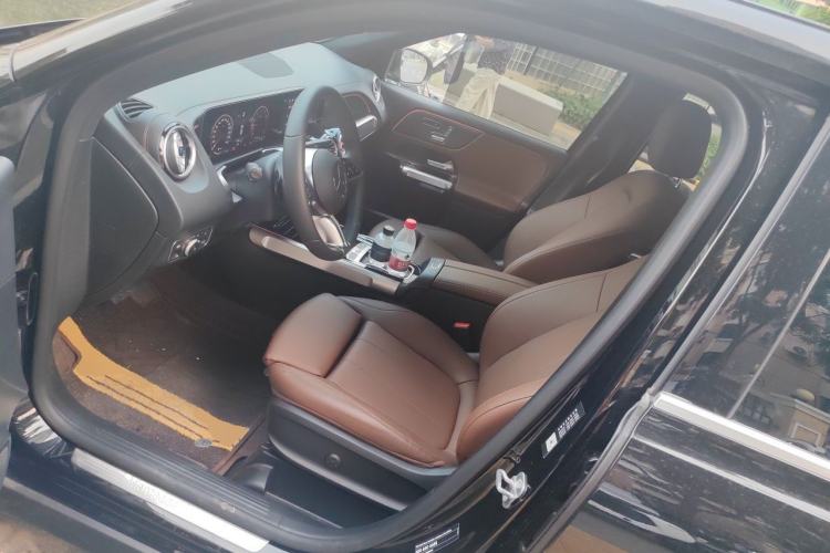 Used Mercedes-Benz GLB 2024 Refresh GLB 220 Fashion Edition Left Front Seat